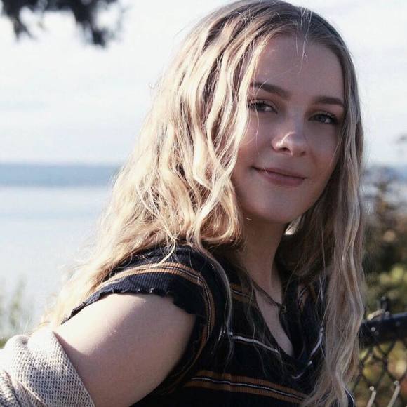 Meet your Posher, Mackenzie - Picture 1 of 1